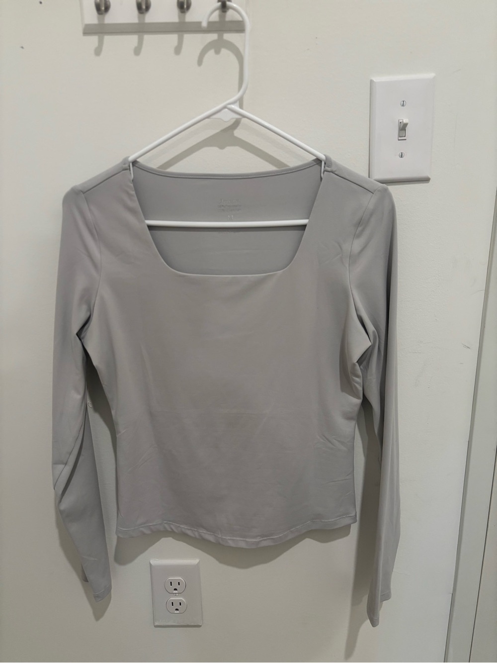 Long-Sleeve Square Neck Top in Light Gray